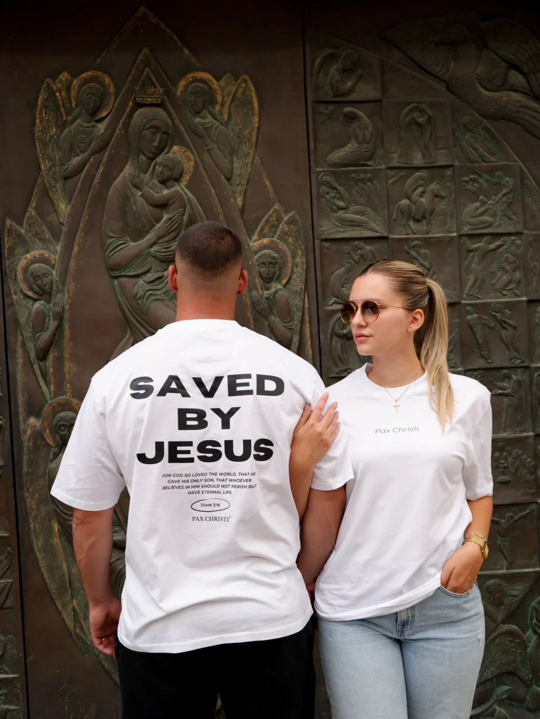 Saved By Jesus Oversize Unisex majica - Bijela